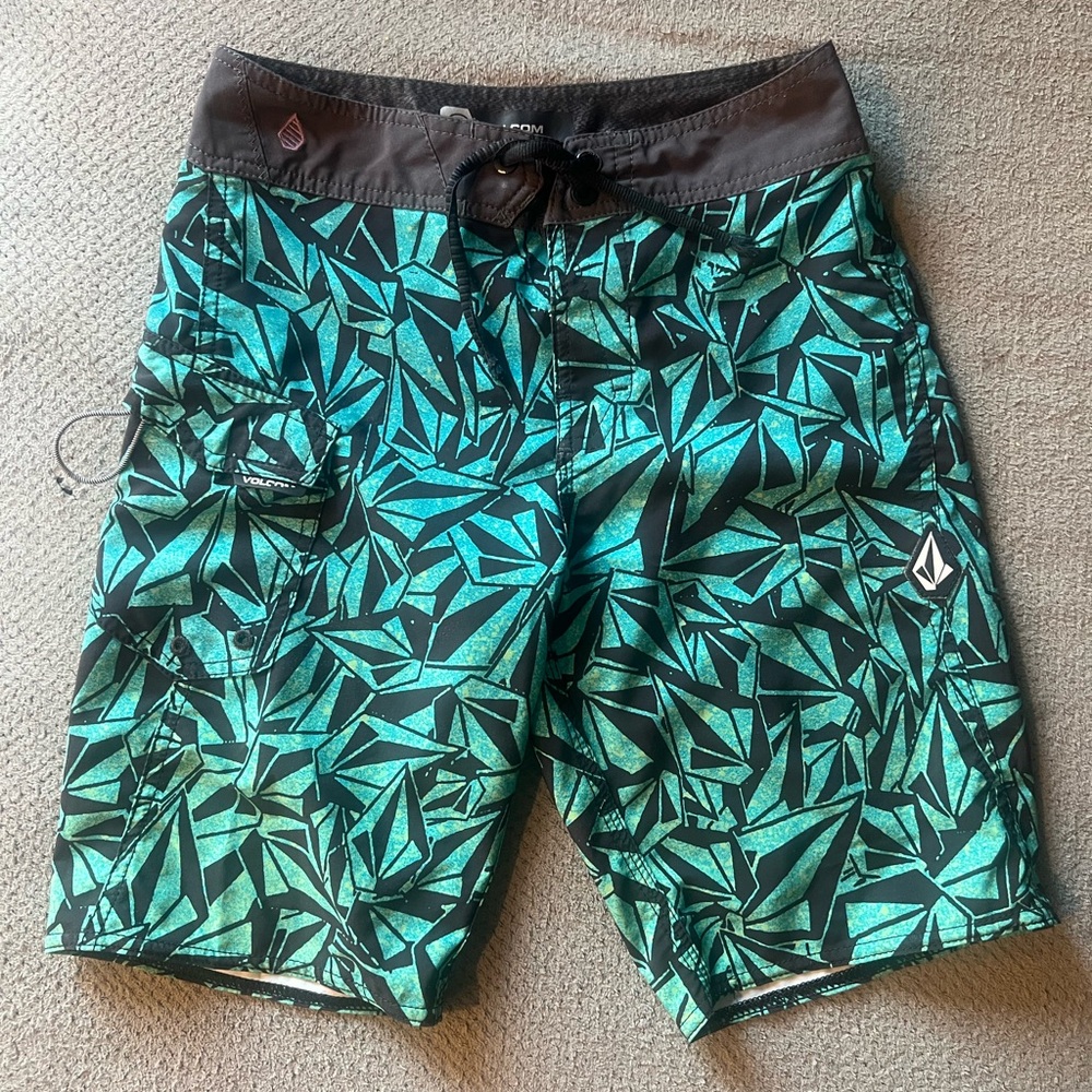 Volcom Mod-Tech Gray and Green Shorts size 10 boys.